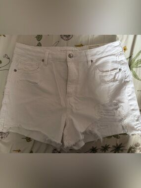 American Eagle White Comfort Stretch Mom Shorts